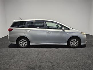2012 Toyota WISH - Thumbnail