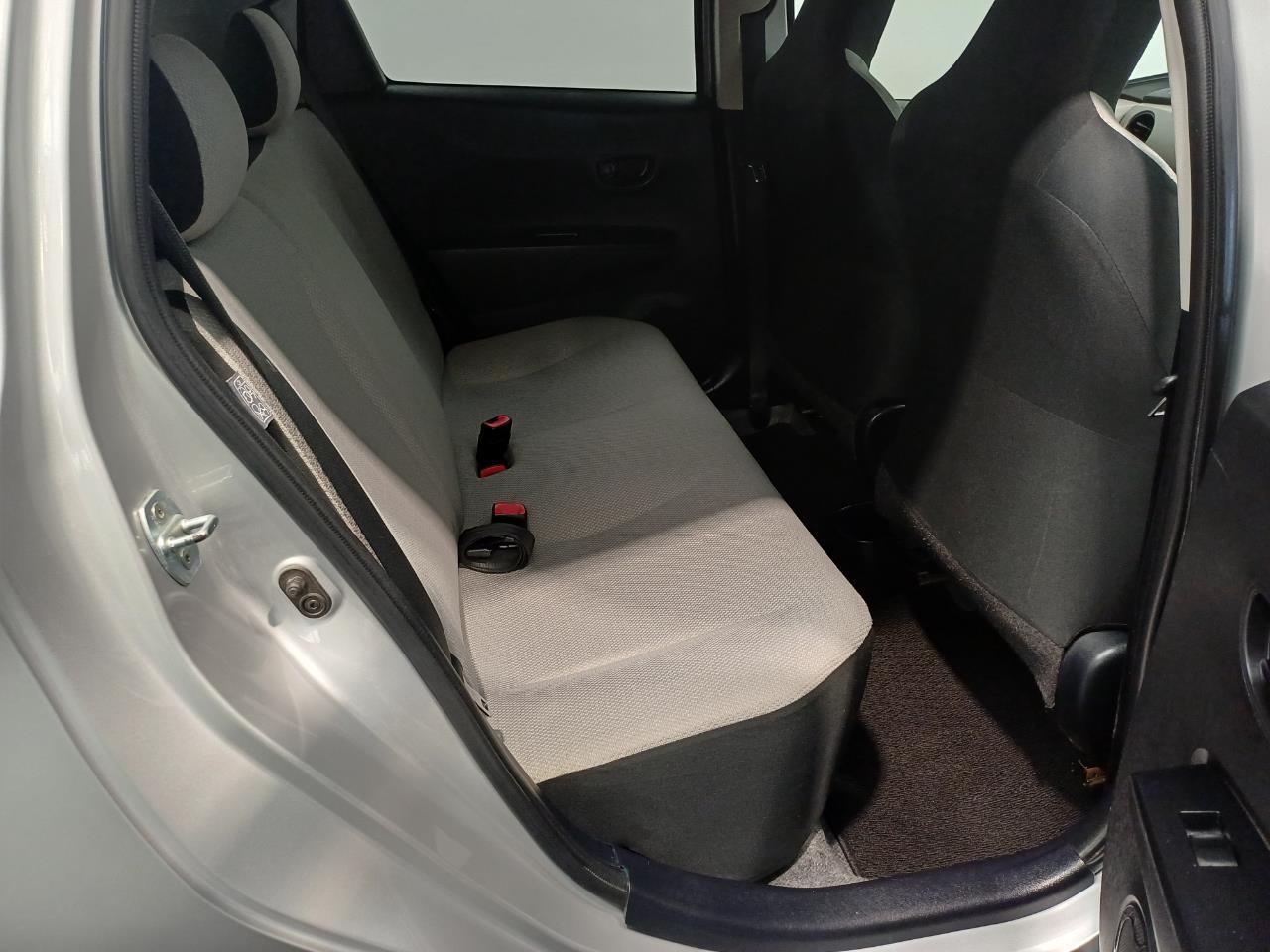 2011 Toyota Vitz