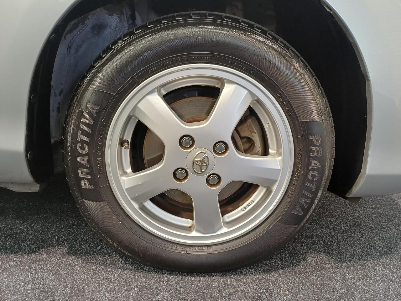 2011 Toyota Vitz