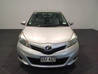 2011 Toyota Vitz - Thumbnail