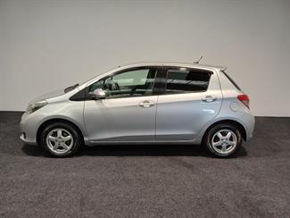 2011 Toyota Vitz - Thumbnail