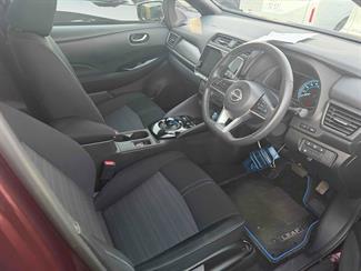 2022 Nissan LEAF - Thumbnail