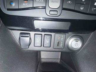 2022 Nissan LEAF - Thumbnail