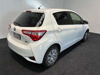 2017 Toyota Vitz - Thumbnail