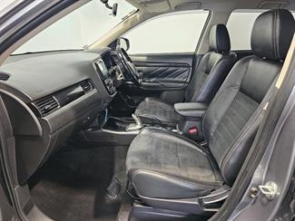 2017 Mitsubishi OUTLANDER - Thumbnail