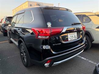 2017 Mitsubishi OUTLANDER - Thumbnail