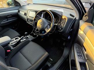 2017 Mitsubishi OUTLANDER - Thumbnail
