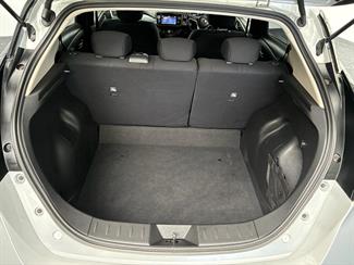 2018 Nissan LEAF - Thumbnail