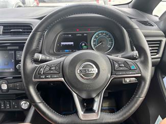 2018 Nissan LEAF - Thumbnail