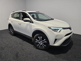 2016 Toyota RAV4 - Thumbnail