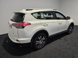2016 Toyota RAV4 - Thumbnail