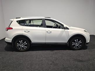 2016 Toyota RAV4 - Thumbnail