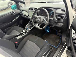 2022 Nissan LEAF - Thumbnail