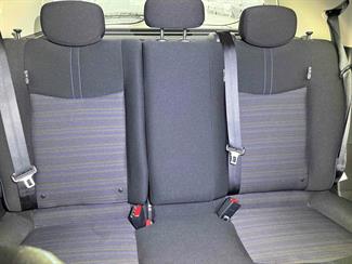 2022 Nissan LEAF - Thumbnail