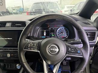 2022 Nissan LEAF - Thumbnail