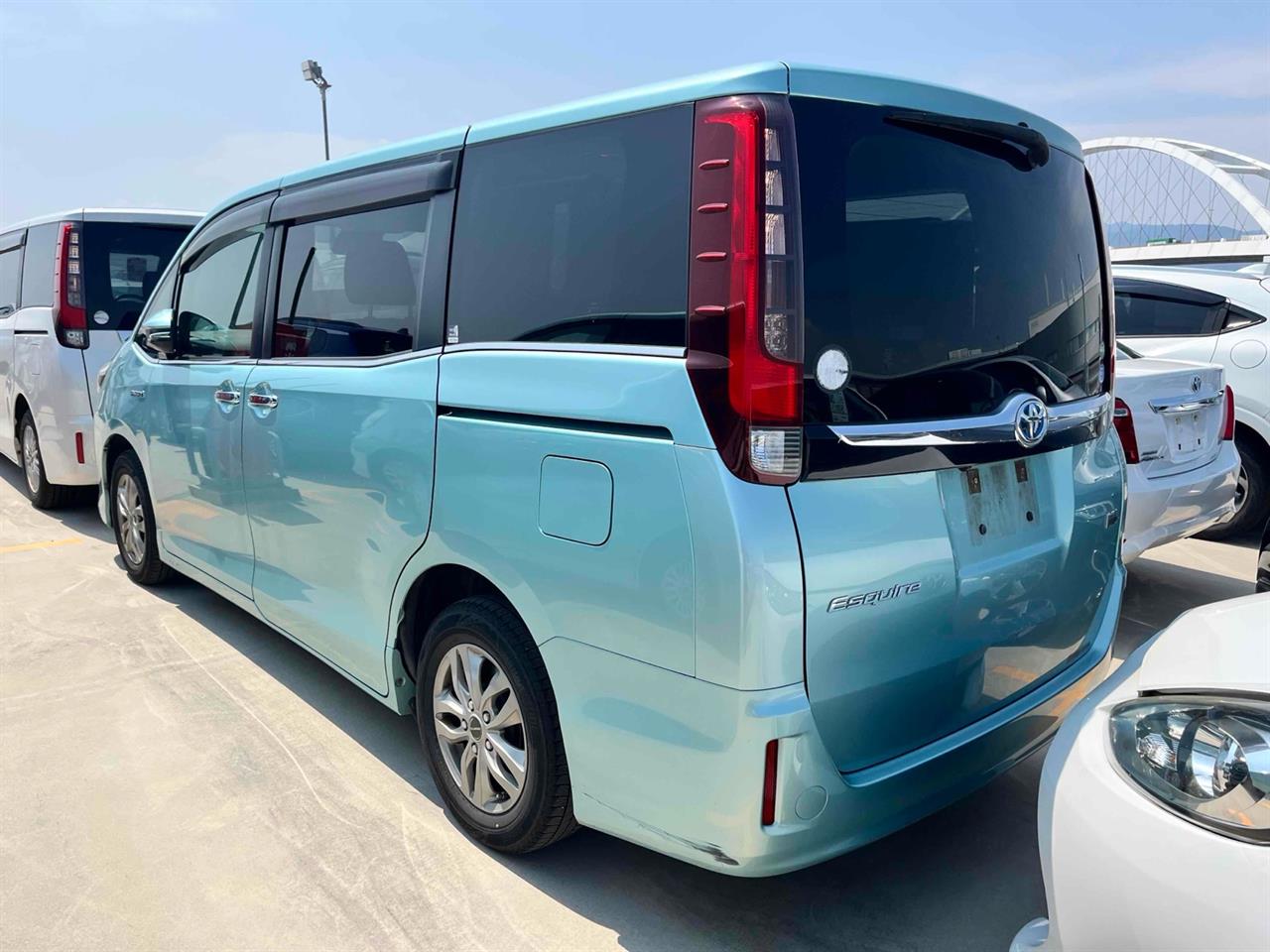 2016 Toyota ESQUIRE