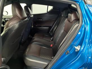 2017 Toyota C-HR - Thumbnail