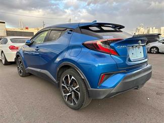 2017 Toyota C-HR - Thumbnail