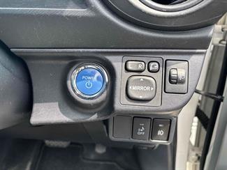 2012 Toyota AQUA - Thumbnail