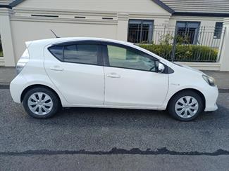 2012 Toyota AQUA - Thumbnail