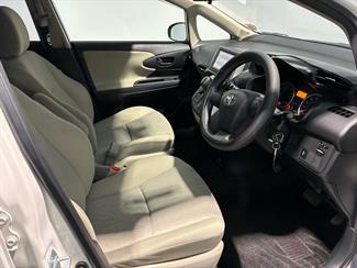 2011 Toyota WISH - Thumbnail
