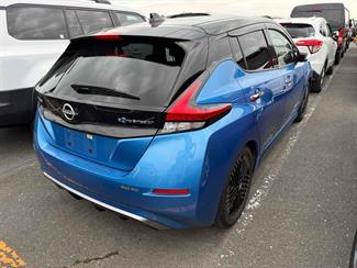 2022 Nissan LEAF - Thumbnail