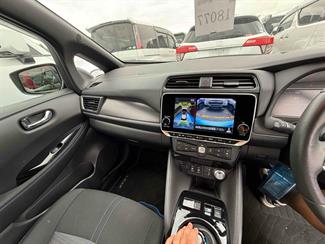 2022 Nissan LEAF - Thumbnail