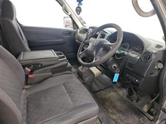 2010 Nissan CARAVAN - Thumbnail