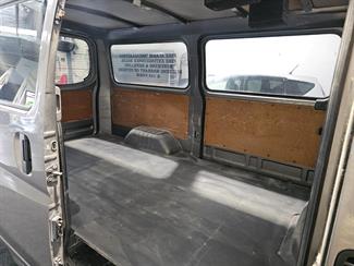 2010 Nissan CARAVAN - Thumbnail