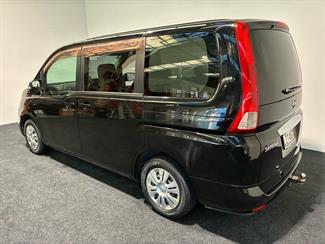 2008 Nissan SERENA - Thumbnail