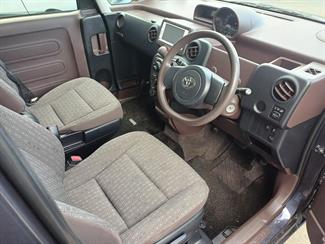 2012 Toyota SPADE - Thumbnail