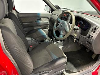 2012 Nissan Navara - Thumbnail