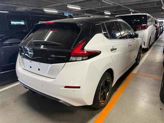 2022 Nissan LEAF - Thumbnail