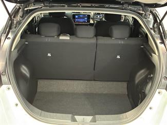 2022 Nissan LEAF - Thumbnail