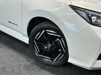 2022 Nissan LEAF - Thumbnail