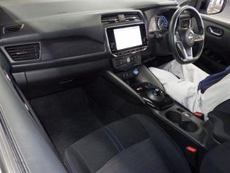2022 Nissan LEAF - Thumbnail