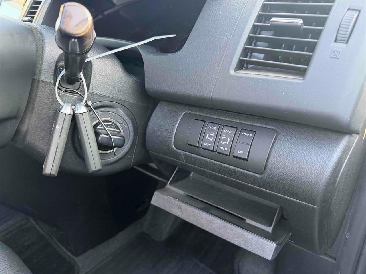 2015 Mazda MPV