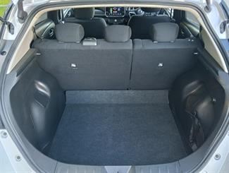 2020 Nissan LEAF - Thumbnail