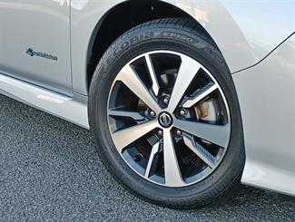 2020 Nissan LEAF - Thumbnail