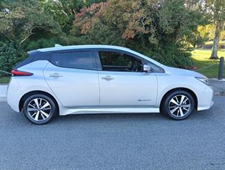 2020 Nissan LEAF - Thumbnail