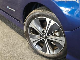 2021 Nissan LEAF - Thumbnail