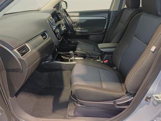 2017 Mitsubishi OUTLANDER - Thumbnail