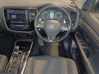 2017 Mitsubishi OUTLANDER - Thumbnail
