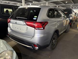 2017 Mitsubishi OUTLANDER - Thumbnail