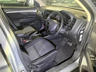 2017 Mitsubishi OUTLANDER - Thumbnail
