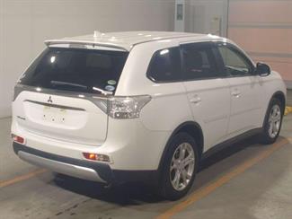 2015 Mitsubishi OUTLANDER - Thumbnail