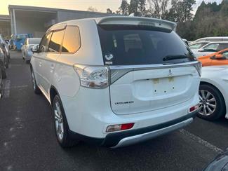2015 Mitsubishi OUTLANDER - Thumbnail