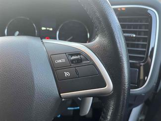 2015 Mitsubishi OUTLANDER - Thumbnail