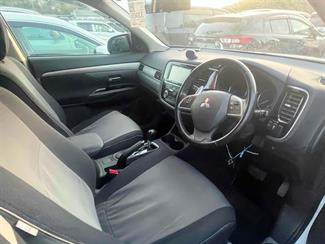 2015 Mitsubishi OUTLANDER - Thumbnail