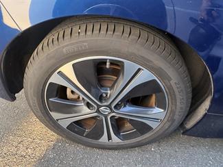 2021 Nissan LEAF - Thumbnail